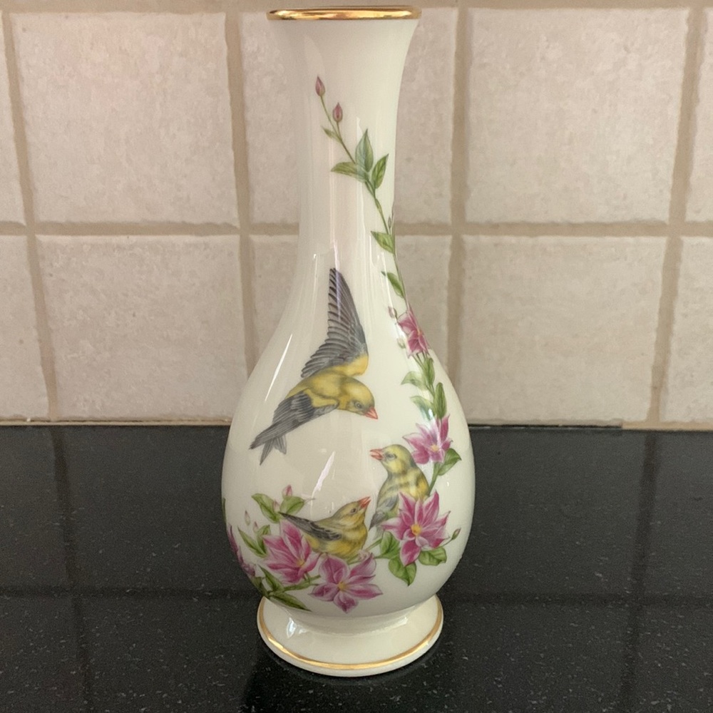 NIB Lenox Mother’s Day 1985 Vase, Made in USA, Limited Edition, Birds & Flowers